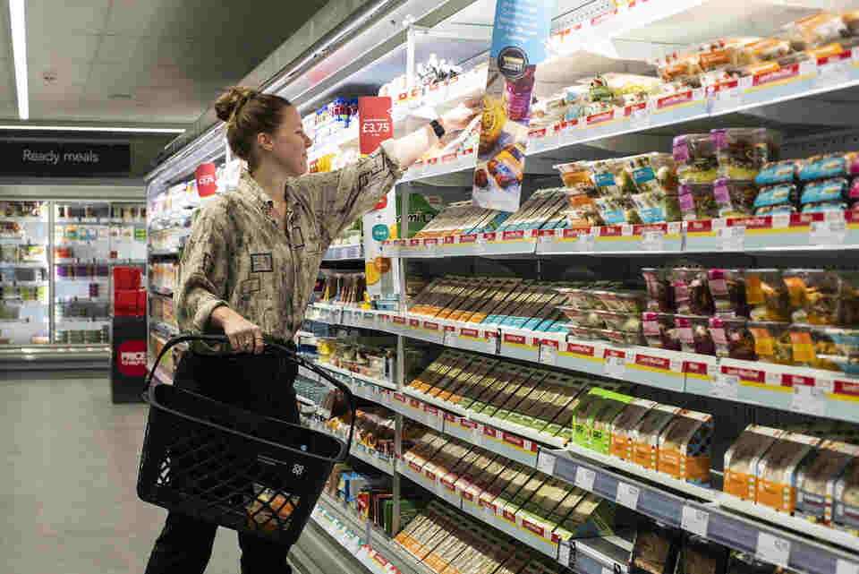 Shops, markets and vending